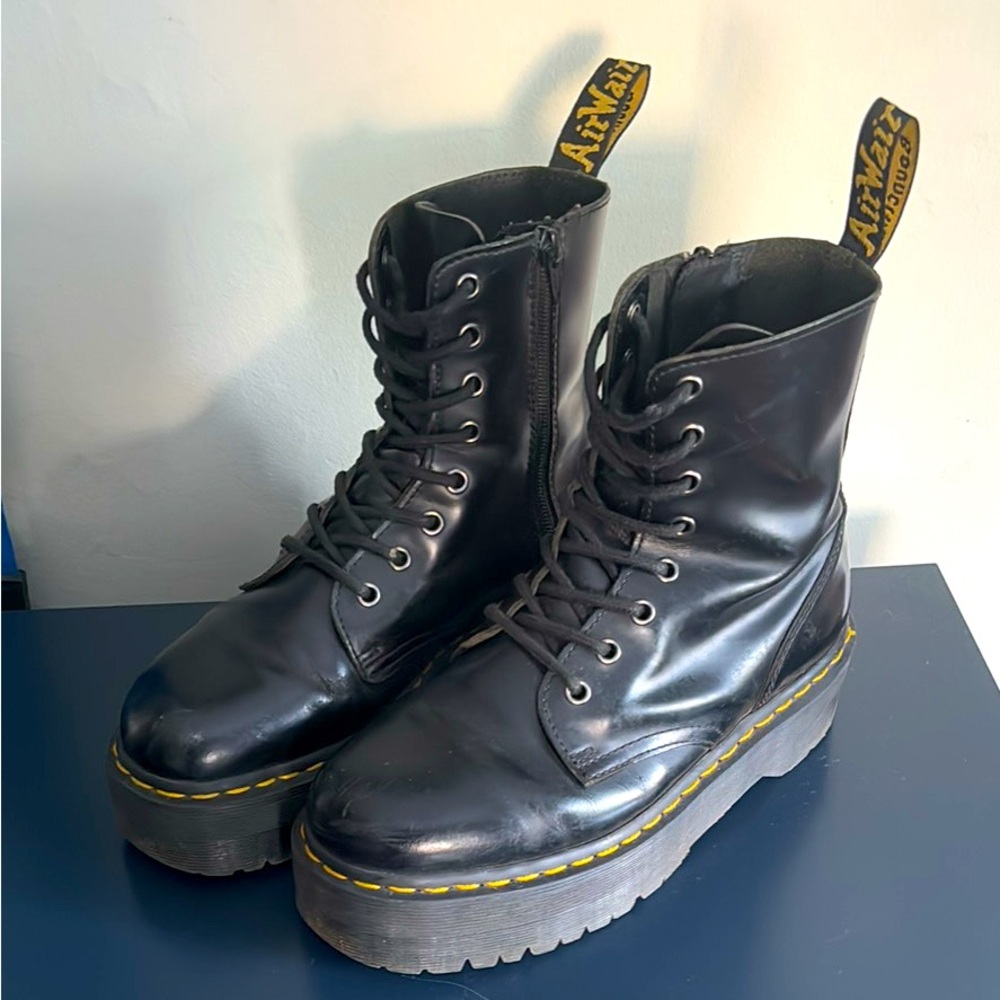 Doc Martens - JADON - woman’s 8 / men’s 7